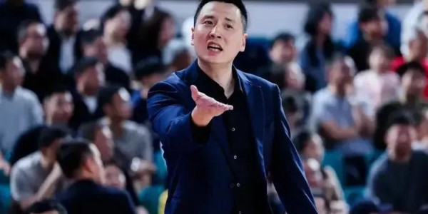 MK体育官方入口-卢伟无悬念当选最佳教练！本赛季执教全面蜕变，球队霸占11项第一