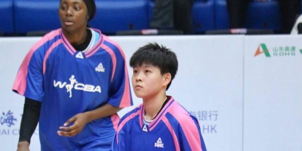 女篮集训更新：首场热身赛取胜，两将因伤退出，王治郅驰援教练组